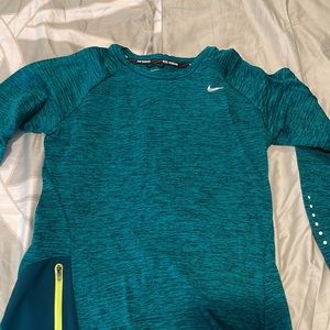 Nike Woman’s Dri-Fit Therma Sphere Fleece Long Sleeve